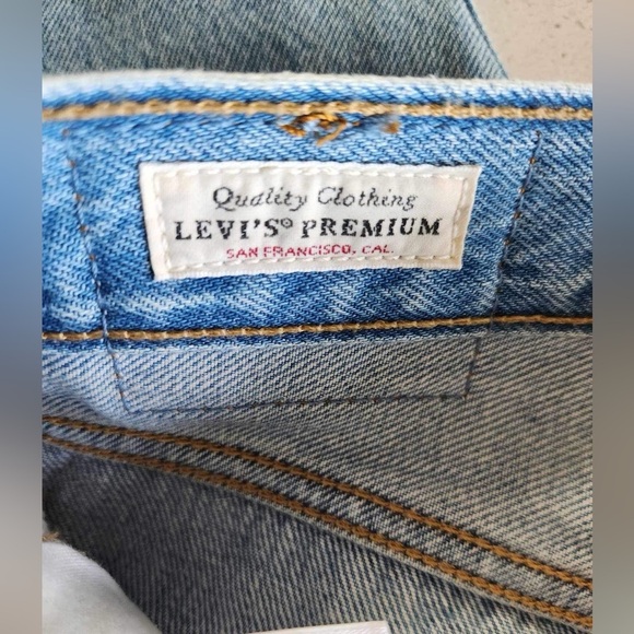 Levi's 501 Button Fly High Rise Distressed Mom Jean size 26 - Picture 7 of 10